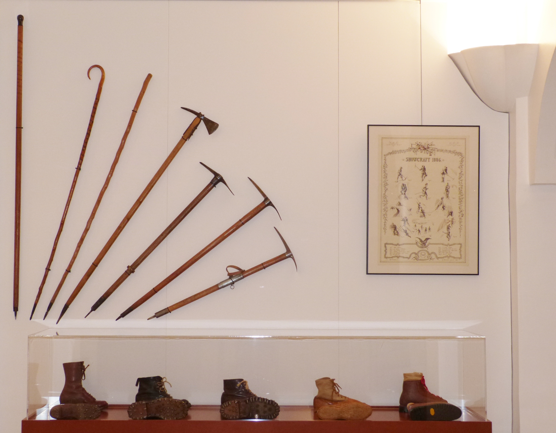 Le matériel de l'alpiniste, collections du musée Alpin