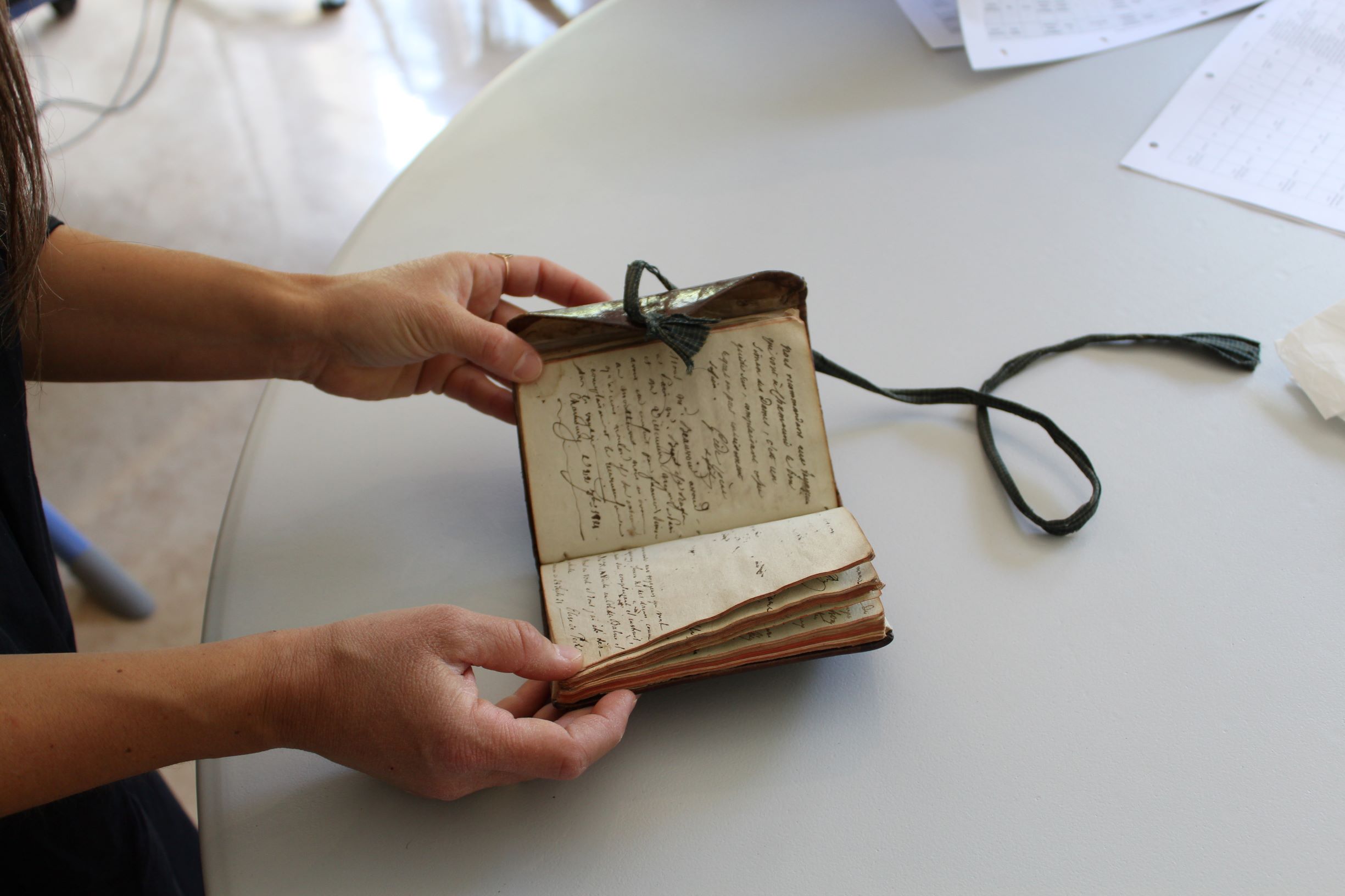 Actualités des collections du musée Alpin : retour de restauration de documents reliés ©musée Alpin