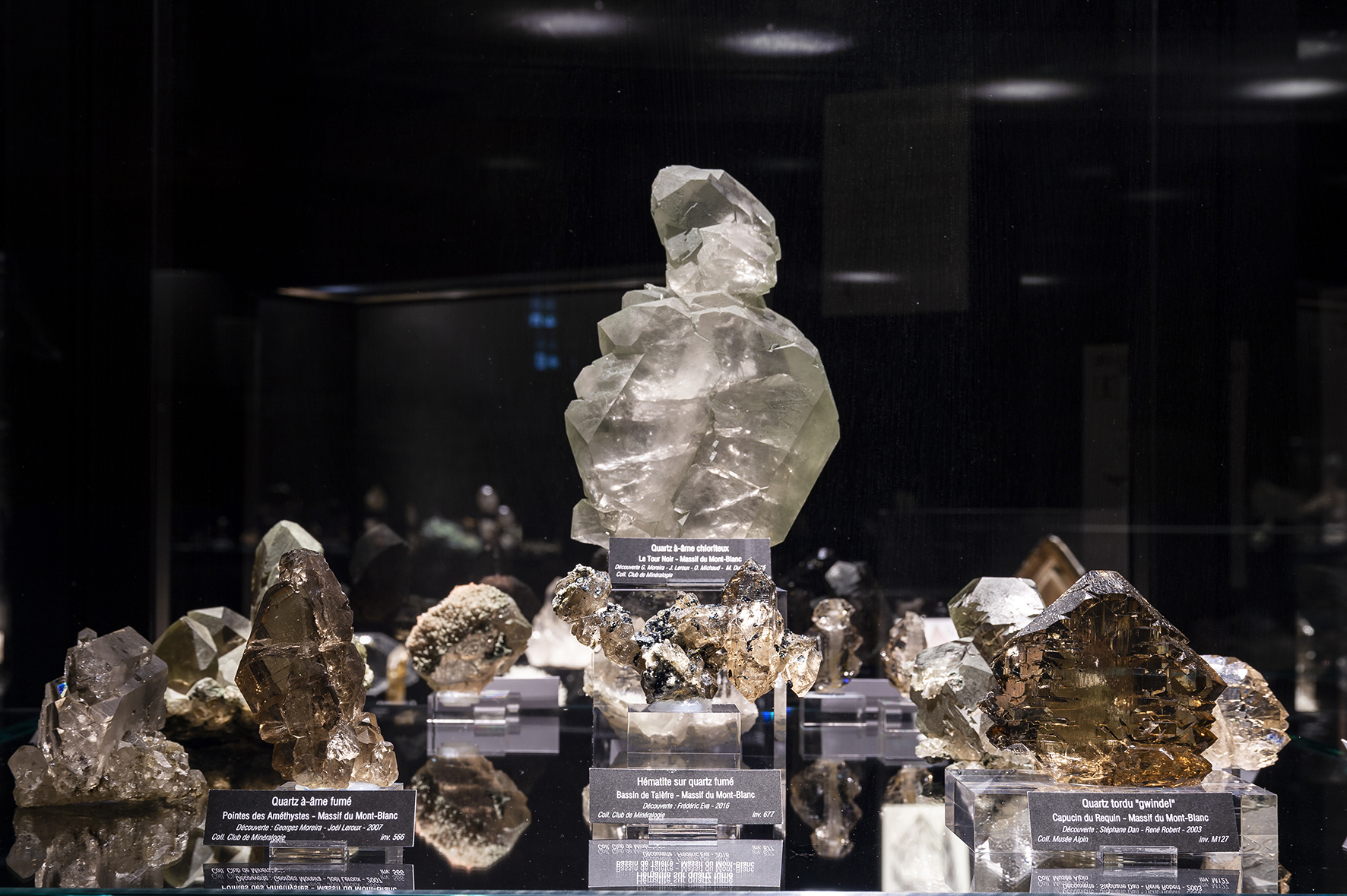 Vitrines du musée des Cristaux, Quartz du Mont-Blanc ©Eric Courcier 2021